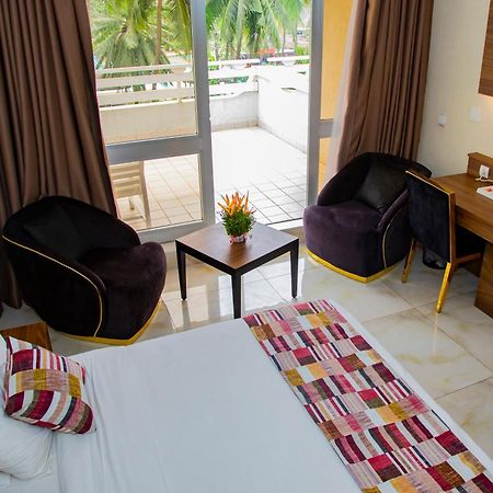 Hotel Sarakawa Lomé Buitenkant foto