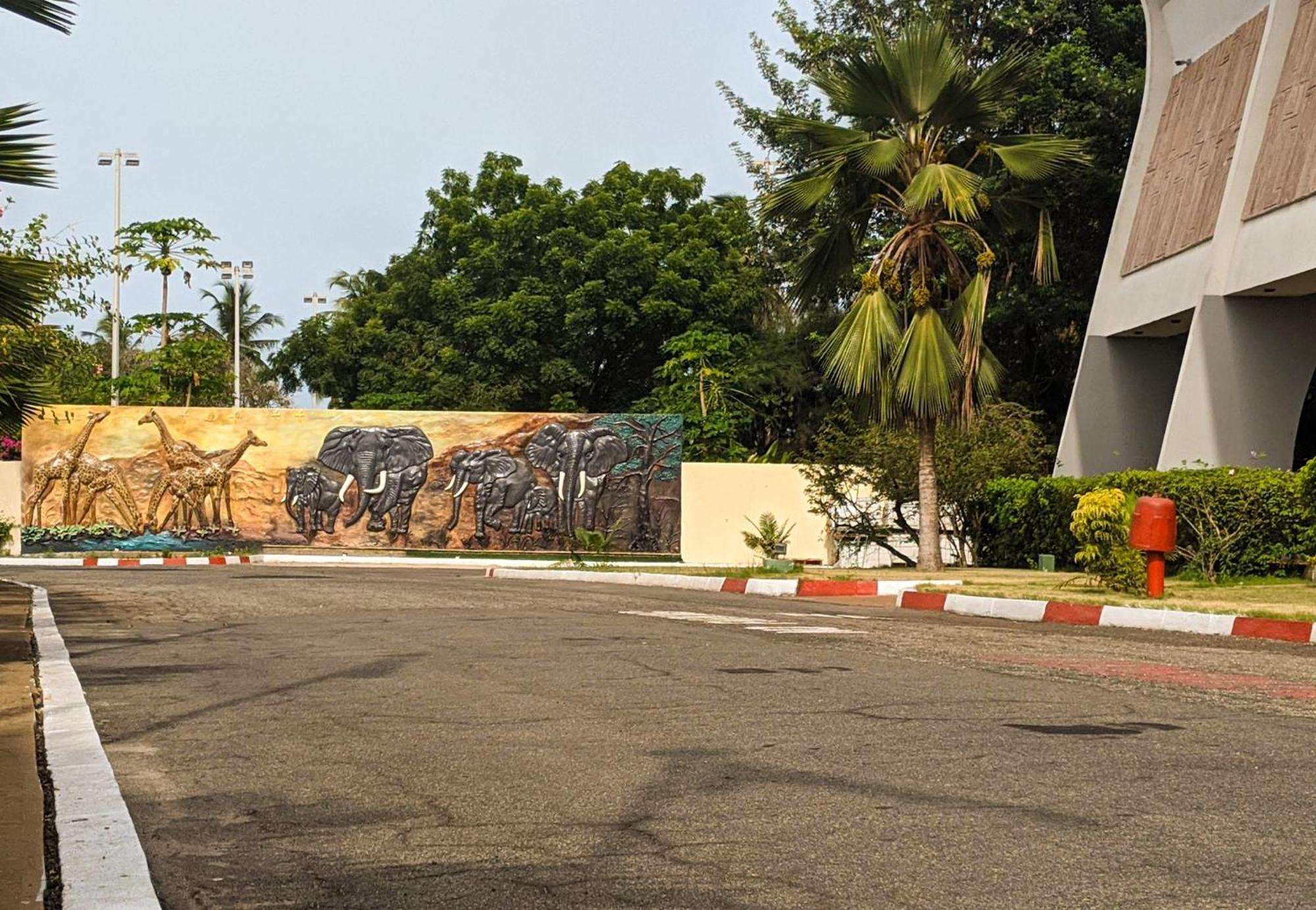 Hotel Sarakawa Lomé Buitenkant foto