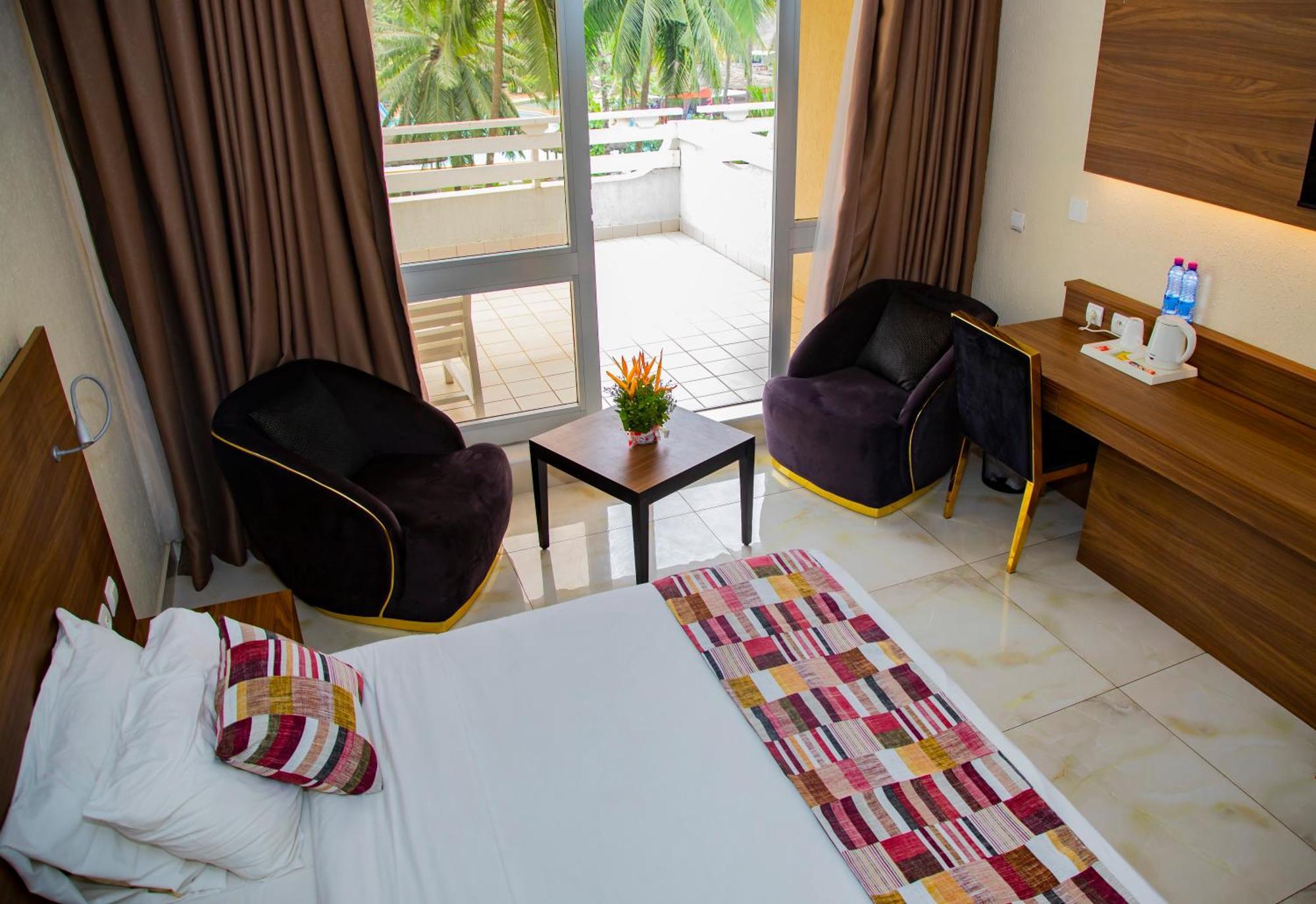 Hotel Sarakawa Lomé Buitenkant foto