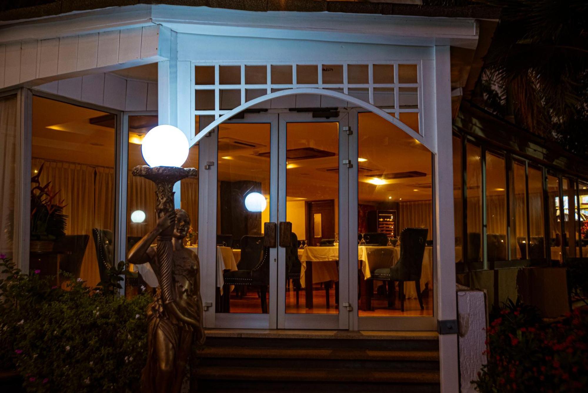 Hotel Sarakawa Lomé Buitenkant foto
