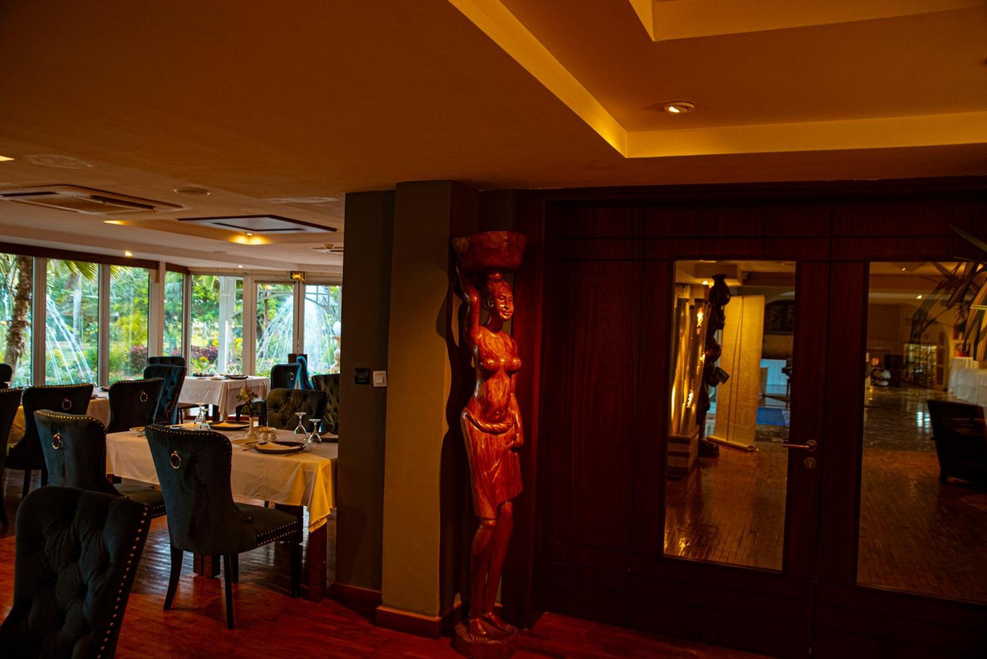 Hotel Sarakawa Lomé Buitenkant foto