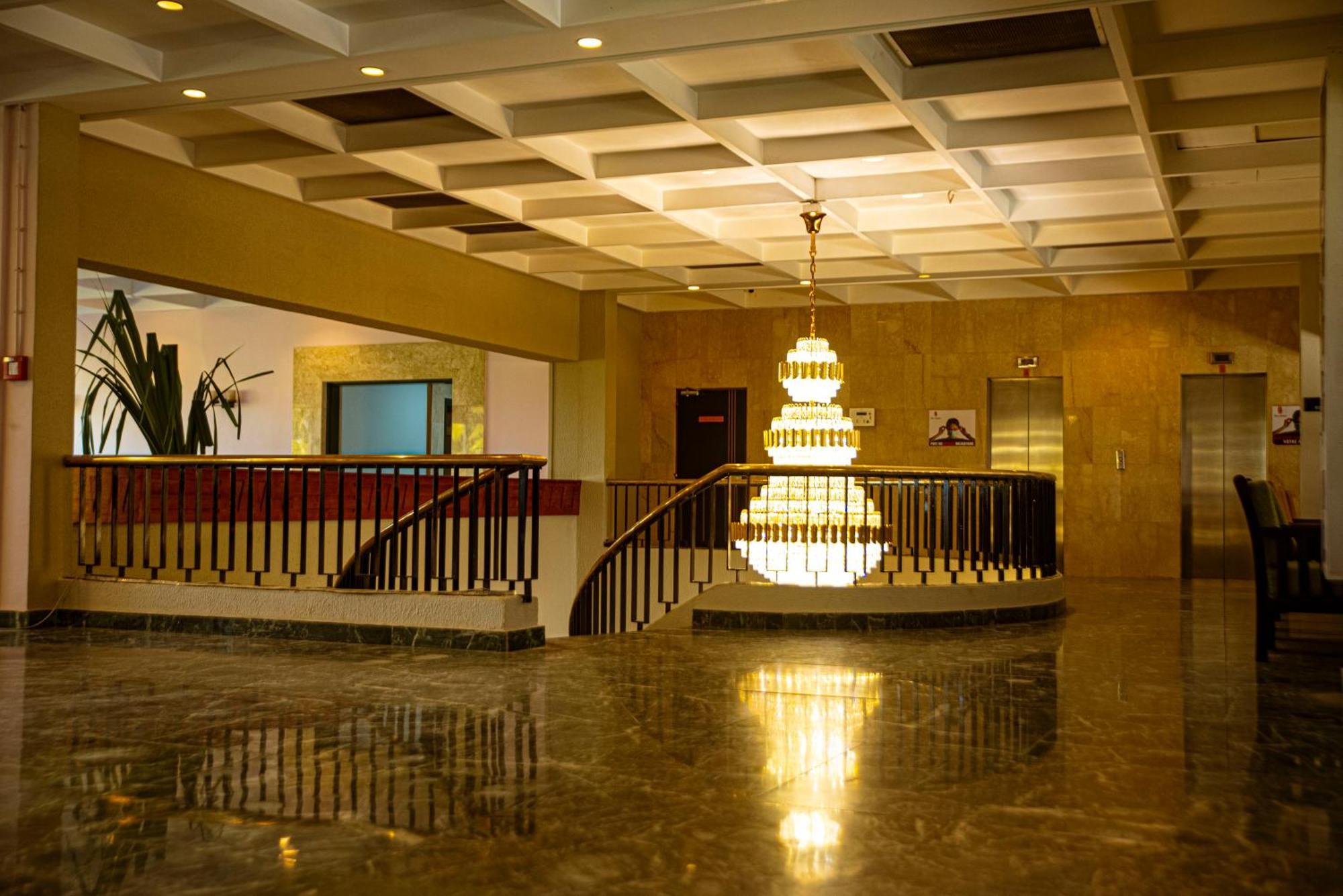 Hotel Sarakawa Lomé Buitenkant foto