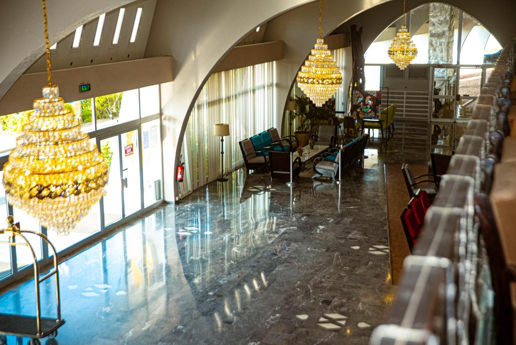 Hotel Sarakawa Lomé Buitenkant foto