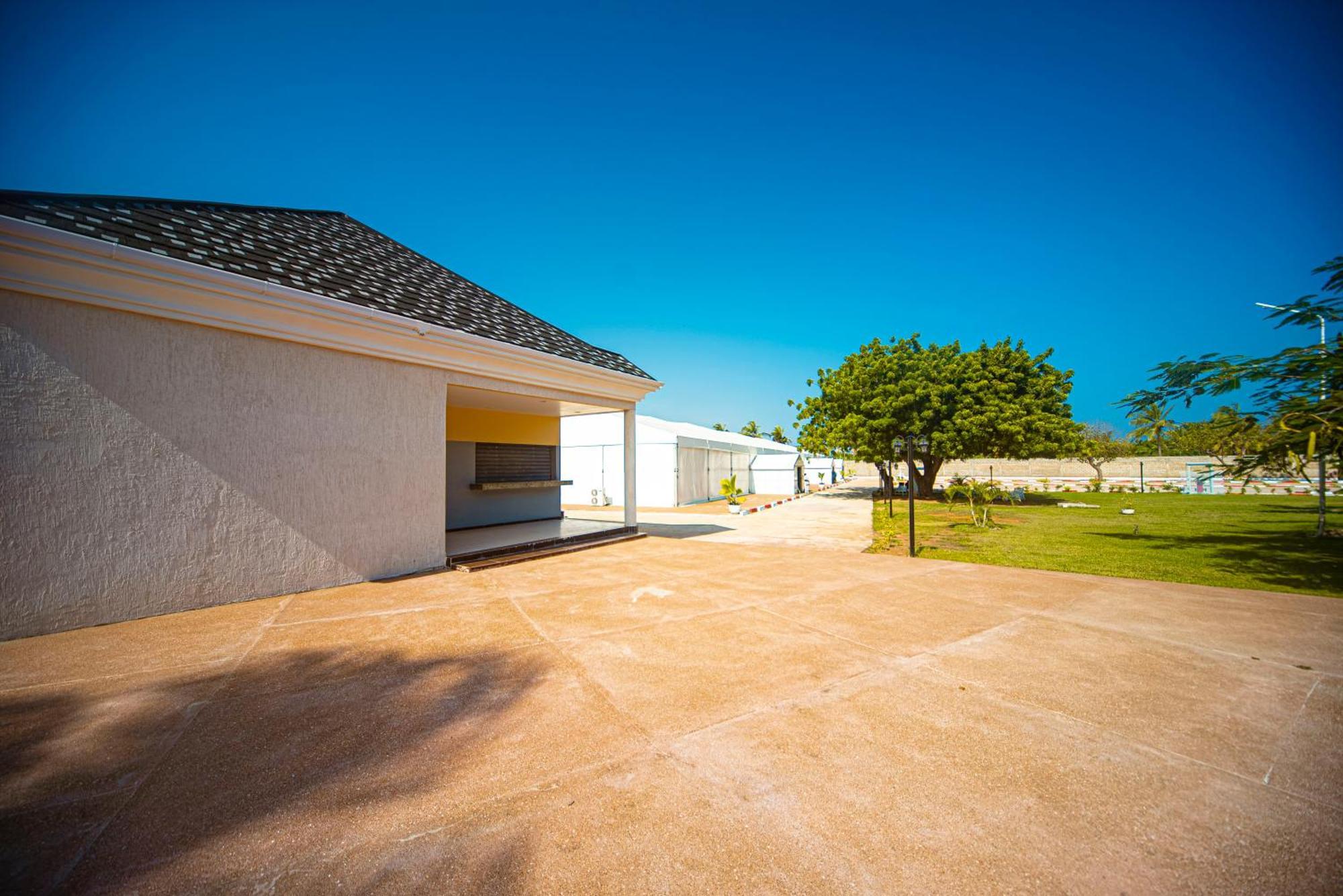 Hotel Sarakawa Lomé Buitenkant foto