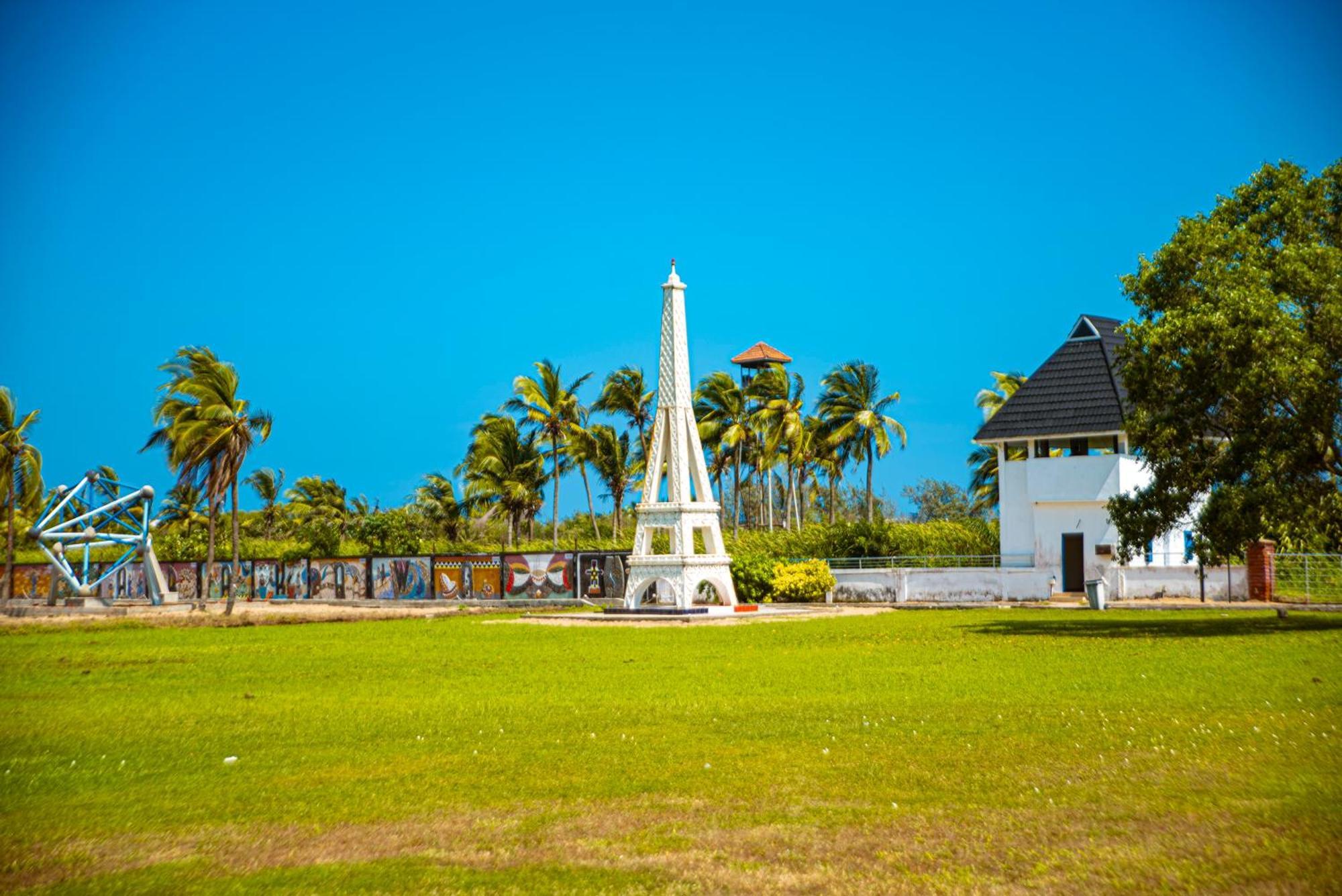 Hotel Sarakawa Lomé Buitenkant foto