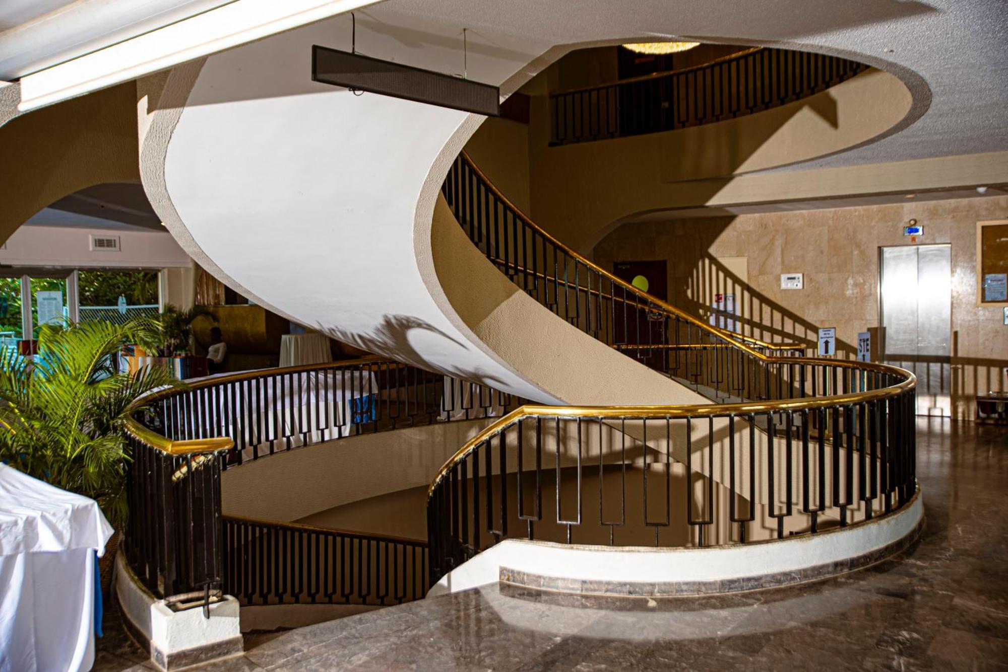 Hotel Sarakawa Lomé Buitenkant foto