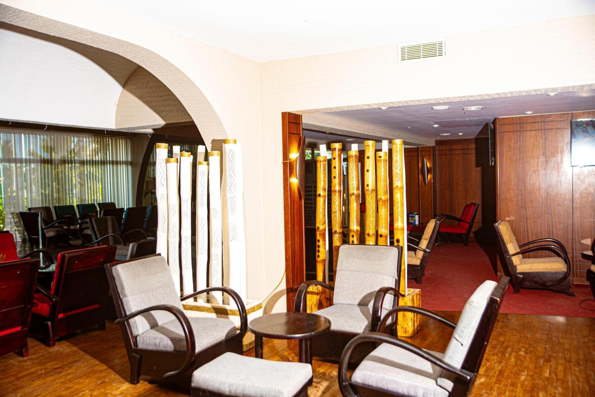 Hotel Sarakawa Lomé Buitenkant foto